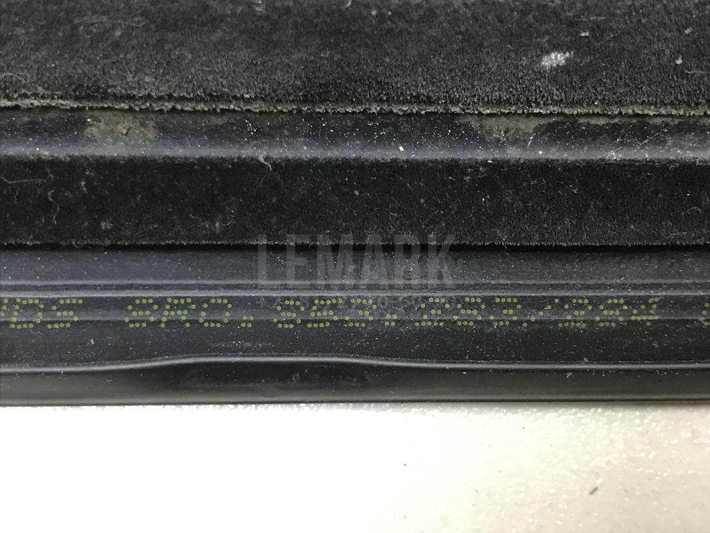 Накладка стекла переднего правого для  BMW X1 E84 2009-2015