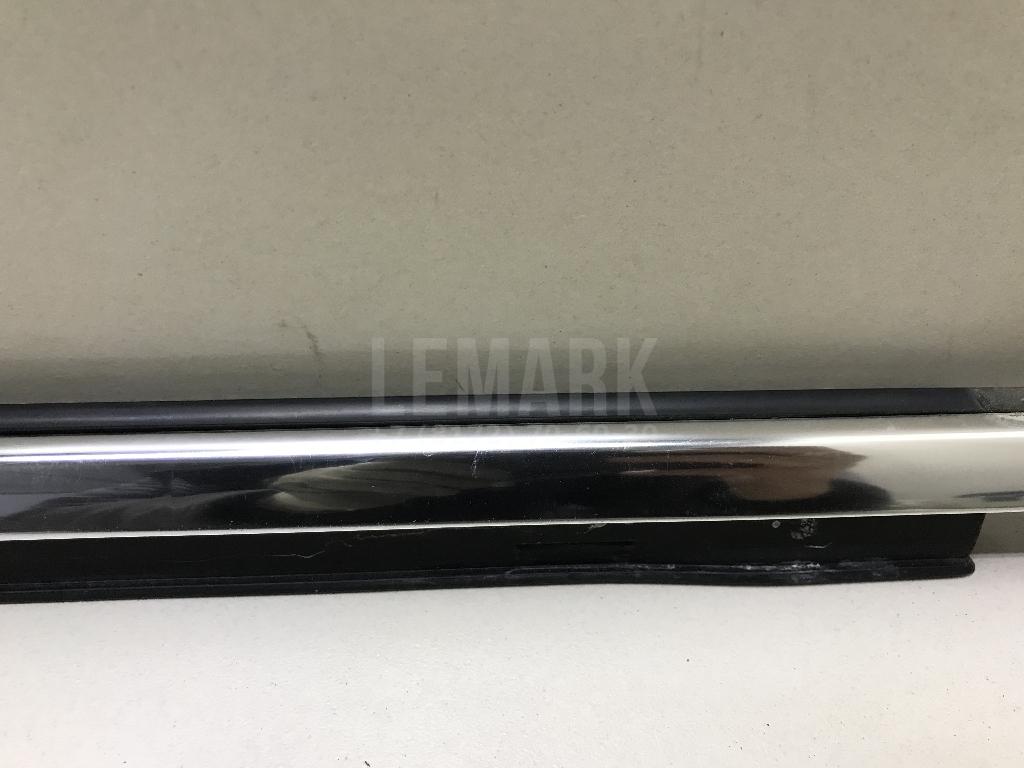 Накладка стекла переднего правого для  BMW X1 E84 2009-2015