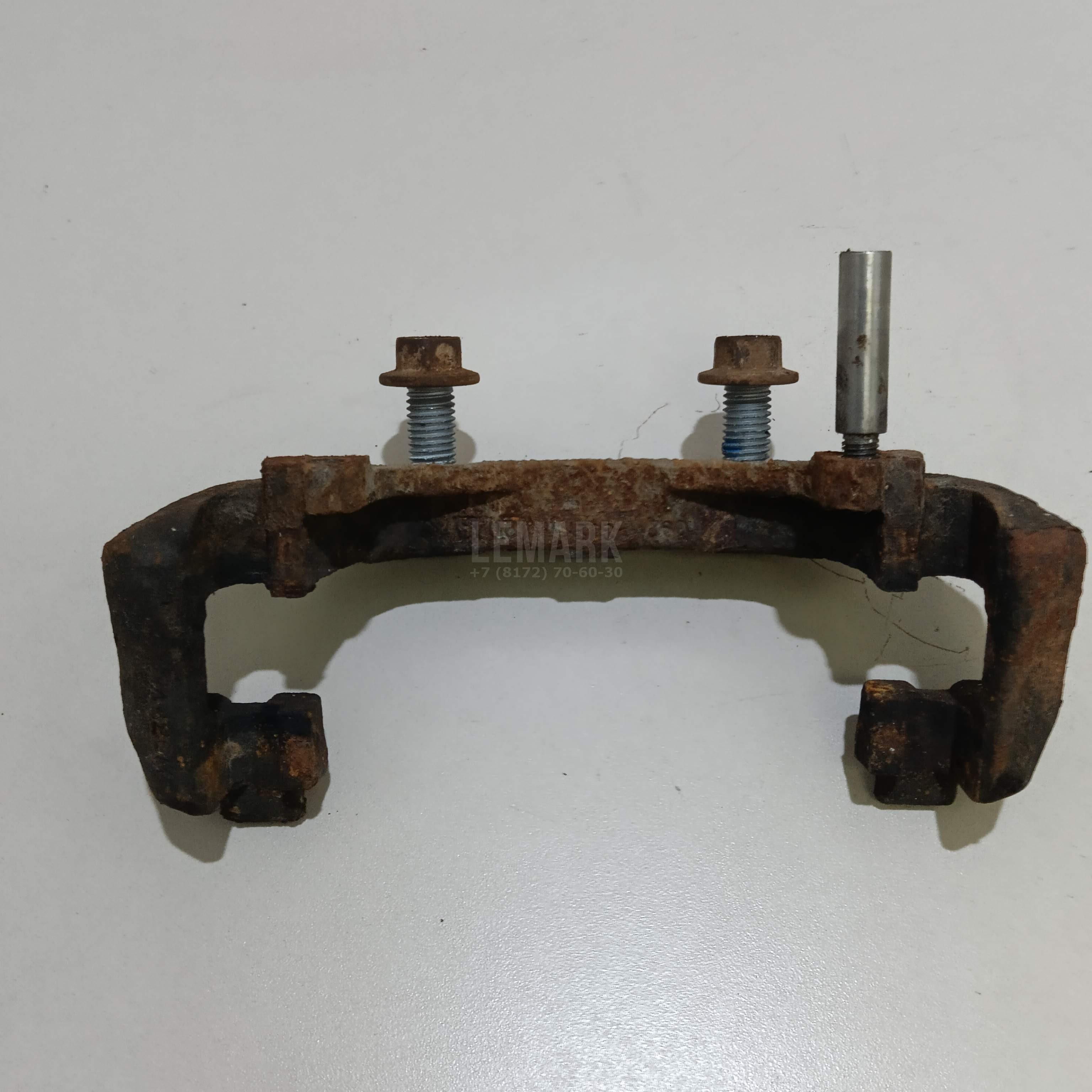Скоба суппорта переднего 1775087 Ford