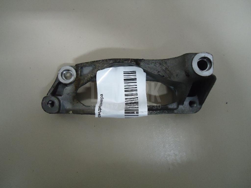 Кронштейн кондиционера 070260885A VAG