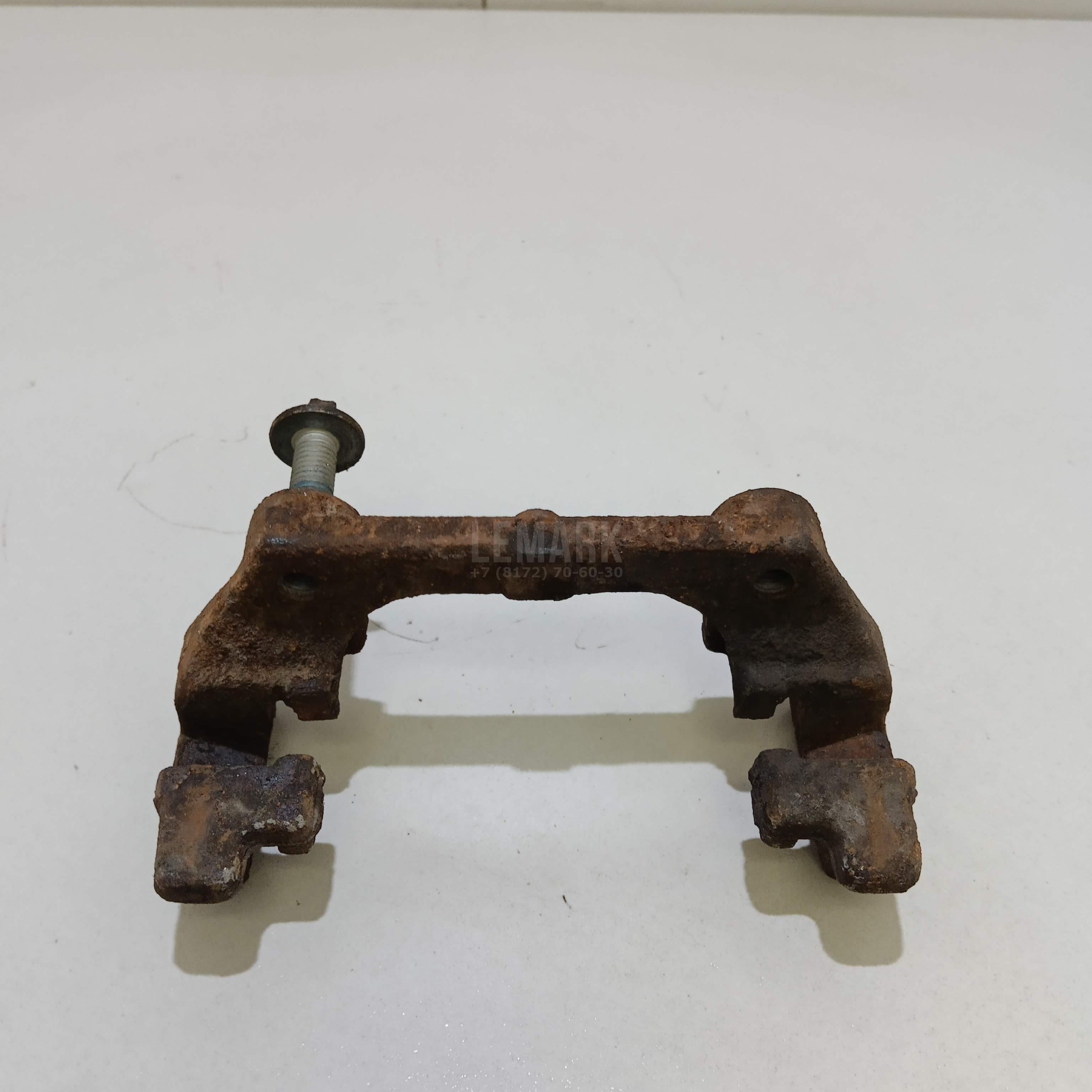 Скоба суппорта заднего 1468867 Ford