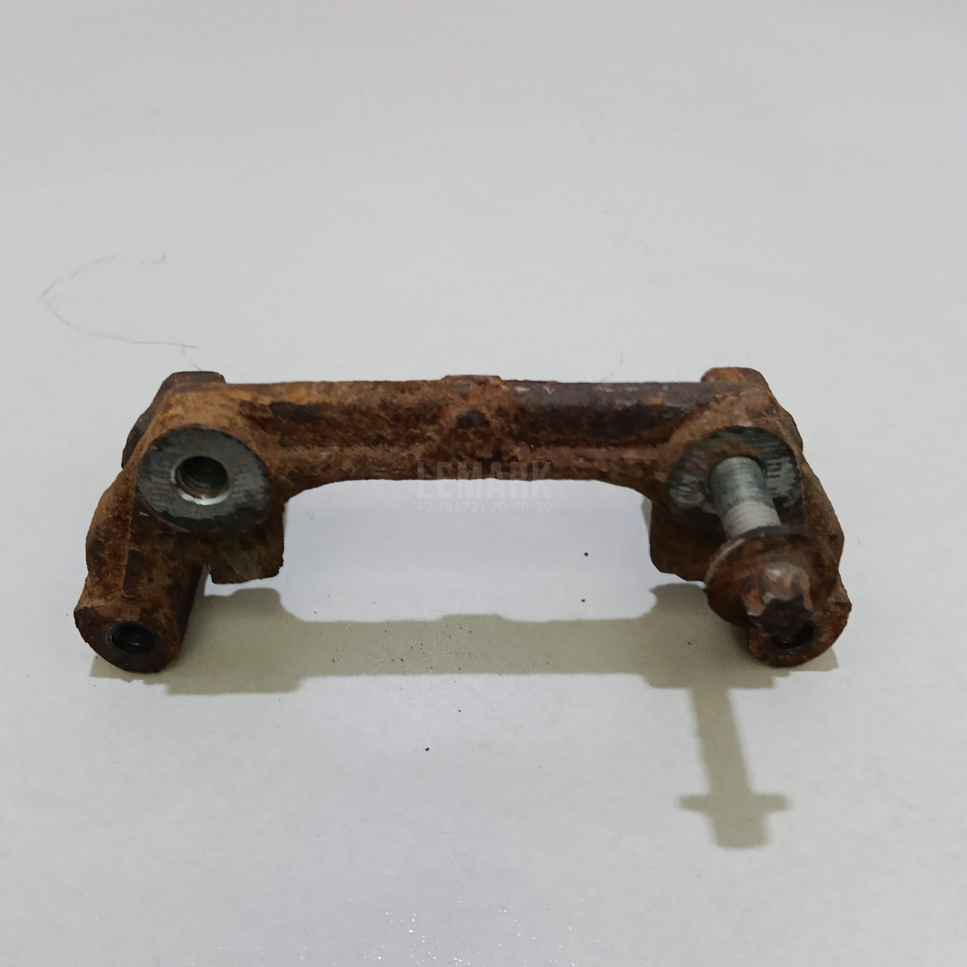 Скоба суппорта заднего 1468867 Ford