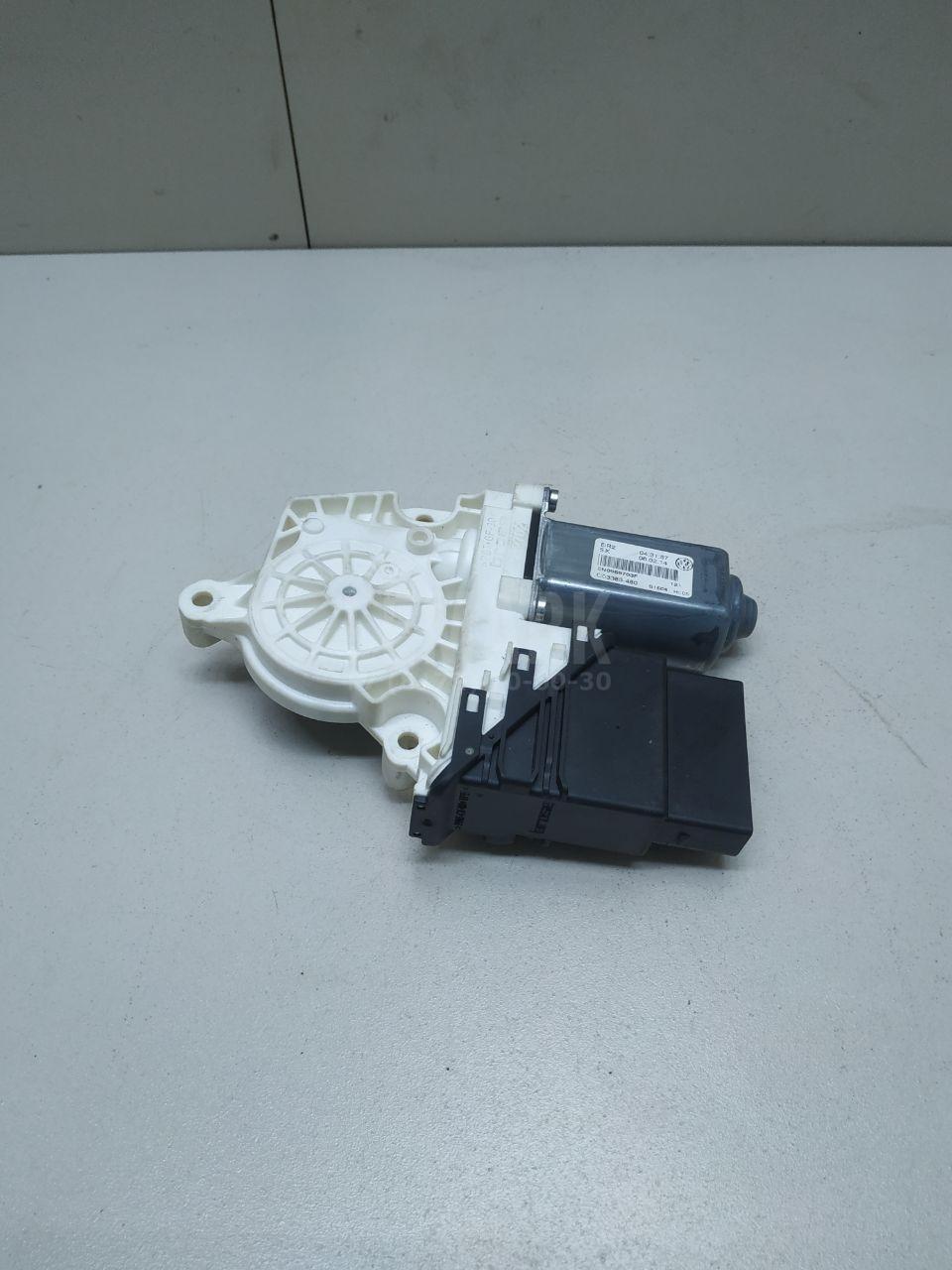 Моторчик стеклоподъемника 5N0959703FVW2 VAG