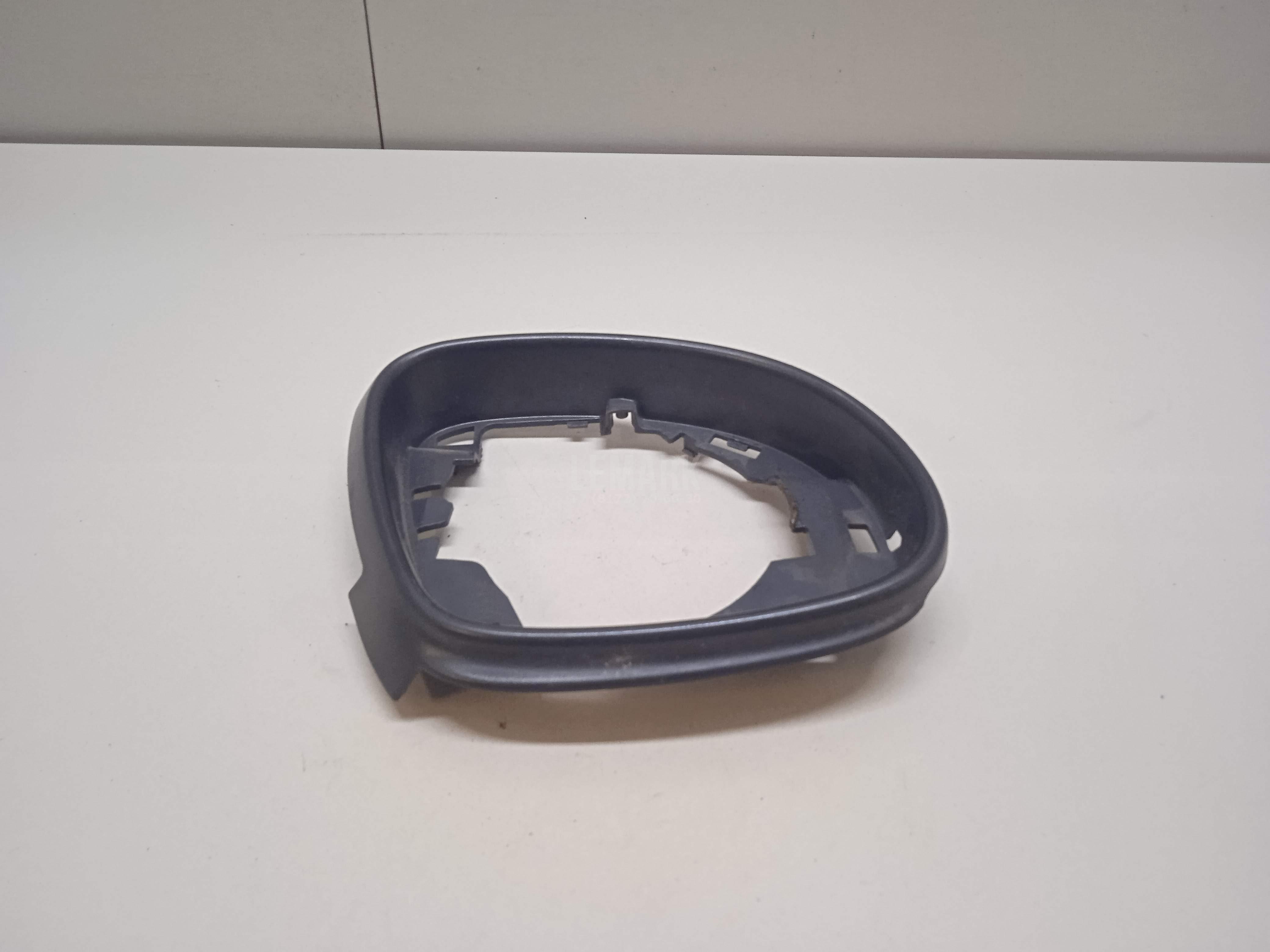 Рамка зеркала правого 5N08576029B9 VAG