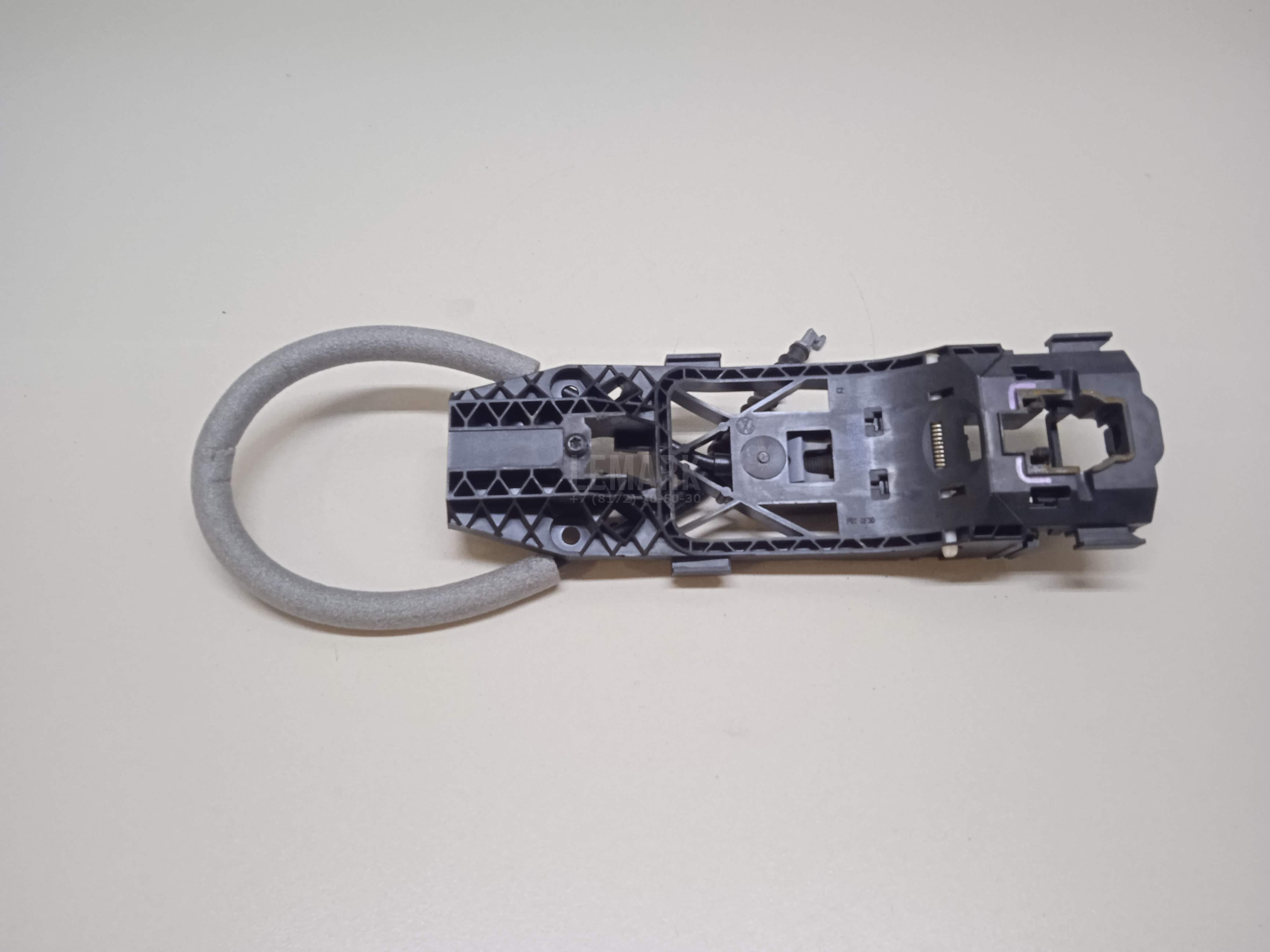 Кронштейн ручки 5N0839885H VAG