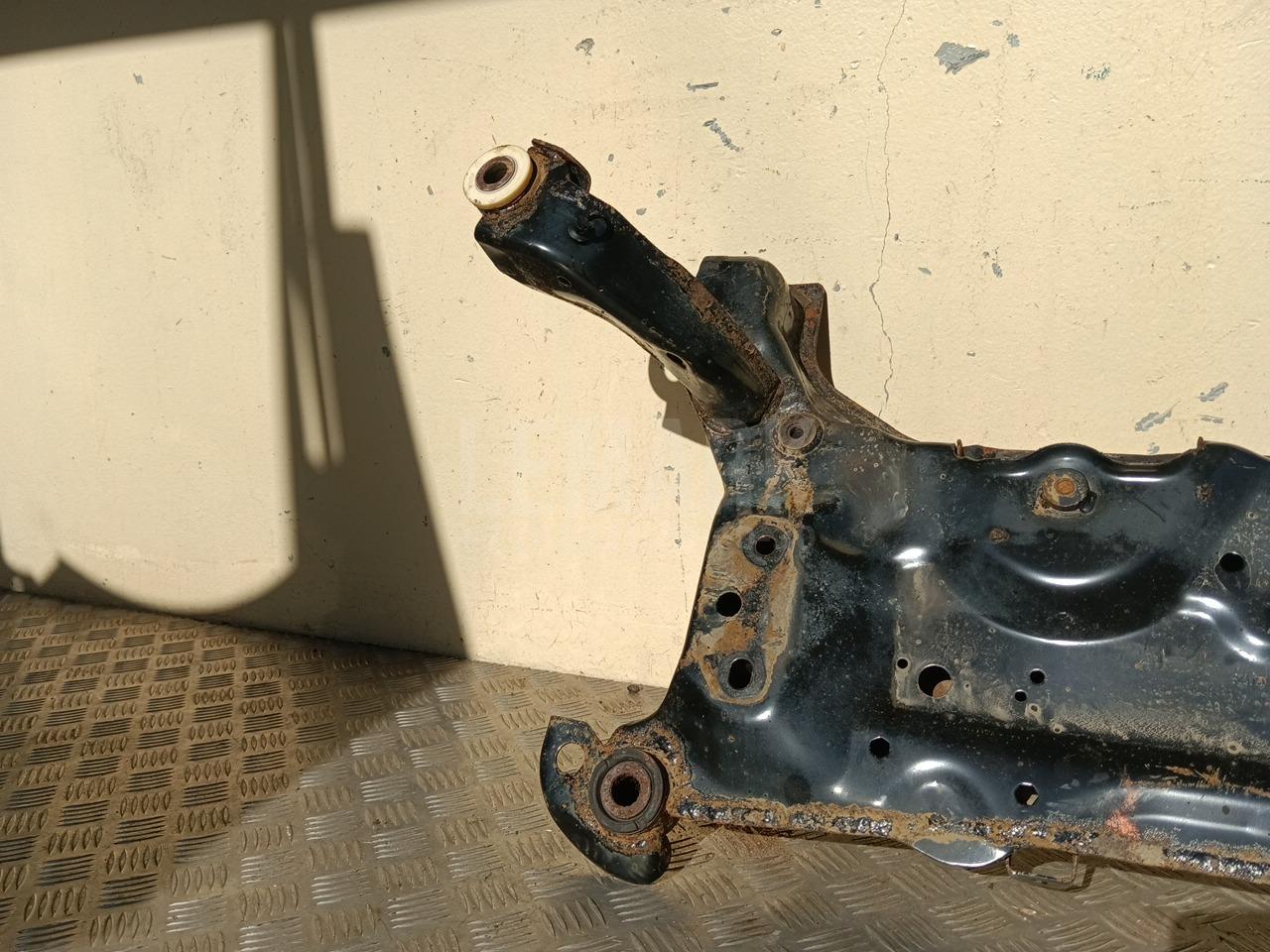 Балка подмоторная для  Audi V8 1988-1994