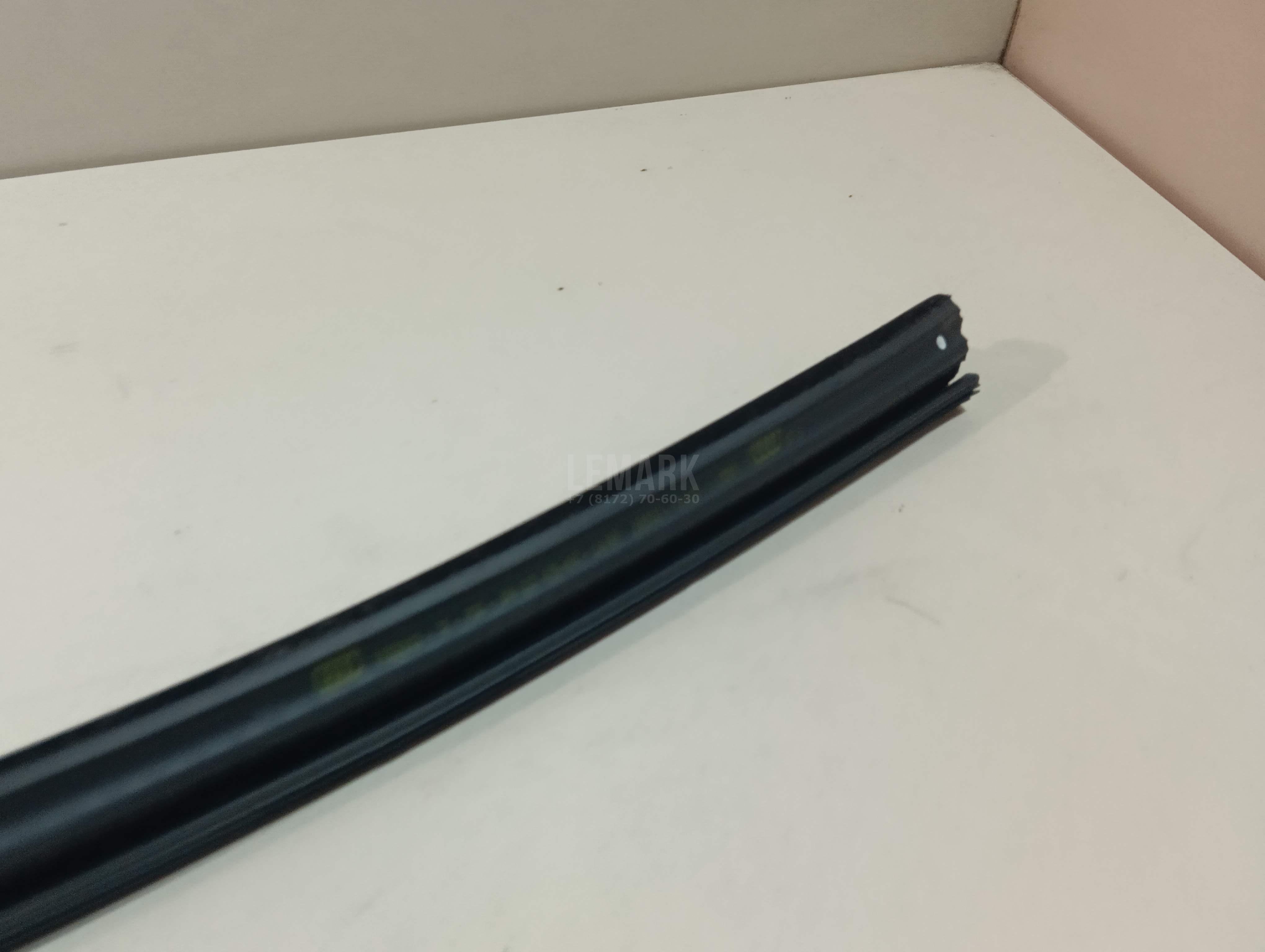 Накладка стекла переднего правого для  BMW X6 F16/F86 2014-2020