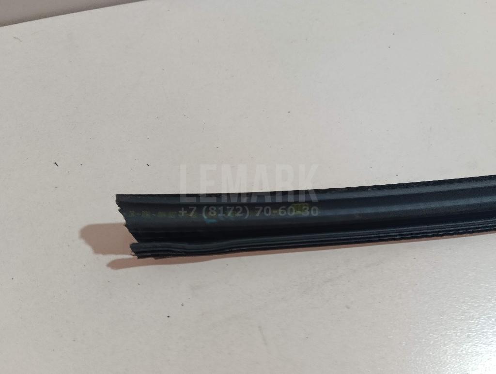 Накладка стекла переднего правого для  BMW X6 F16/F86 2014-2020