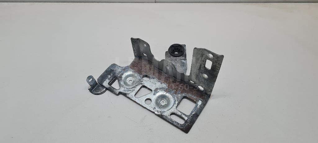 Кронштейн (сопут. товар) 23714JD20B Nissan