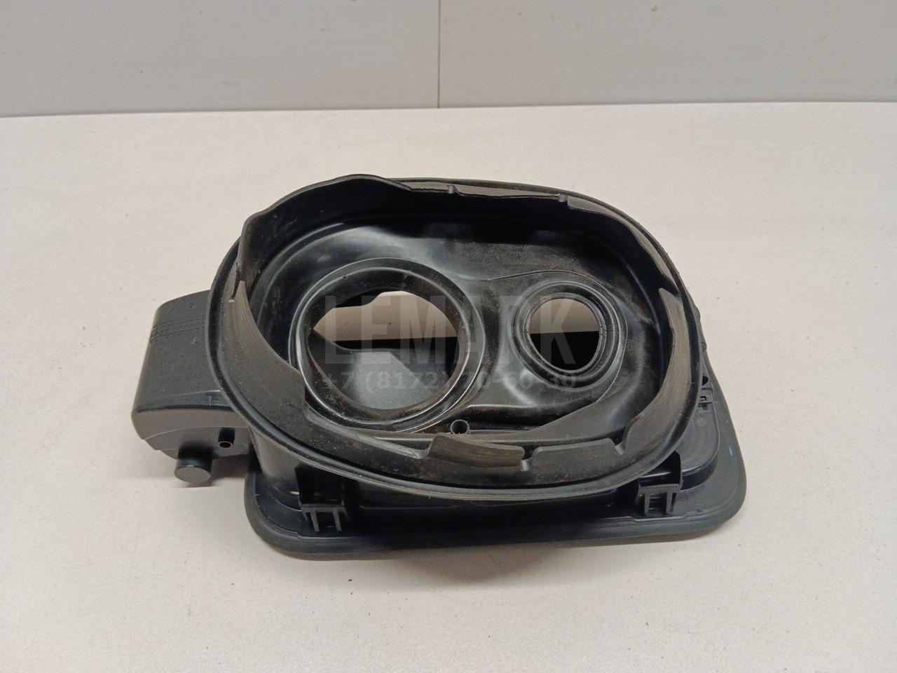 Ниша лючка бензобака для  BMW 1-serie E82/E88 2007-2013