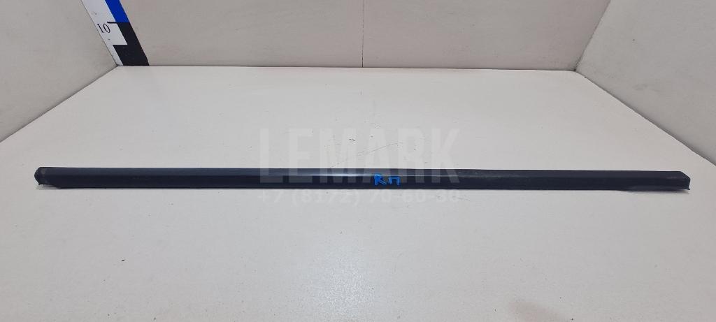 Накладка стекла переднего правого 822201H000 Hyundai-Kia