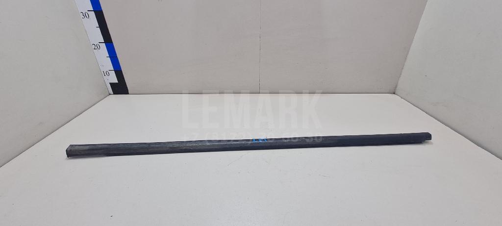 Накладка стекла переднего левого 822101H000 Hyundai-Kia