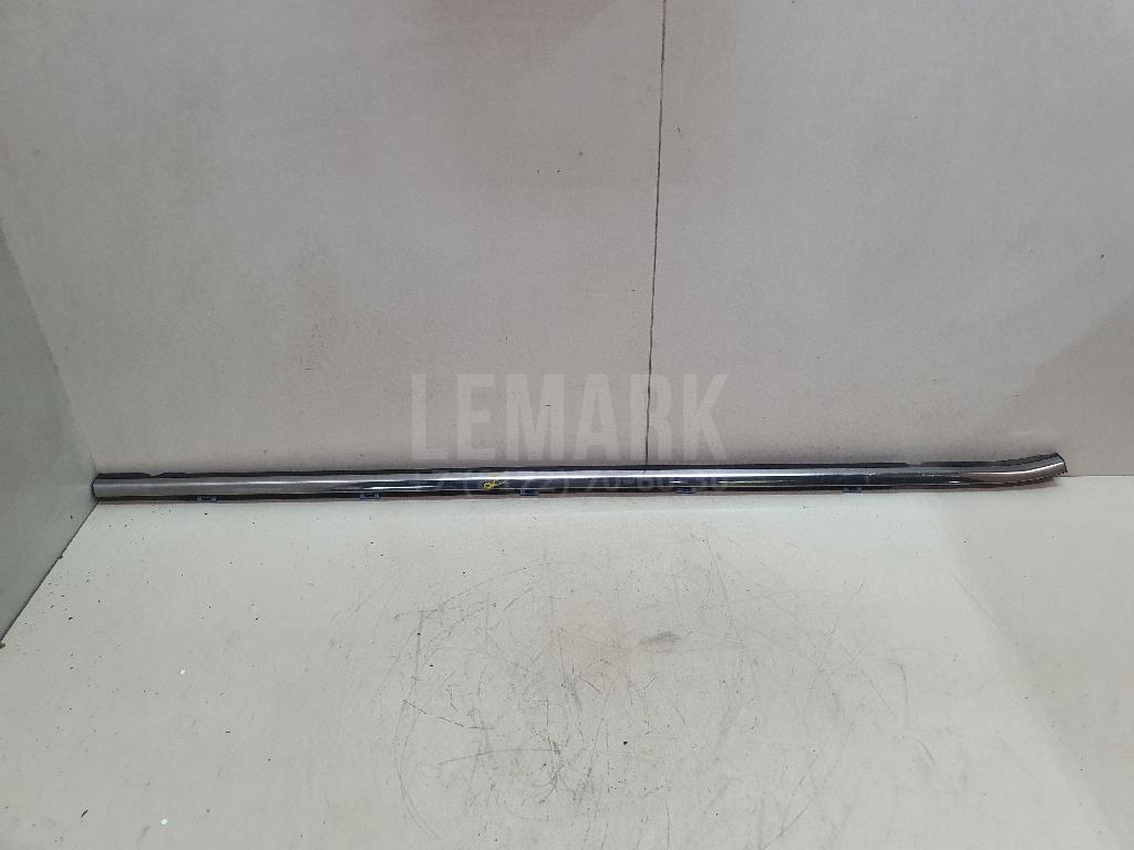 Накладка стекла переднего правого 82220D9000 Hyundai-Kia