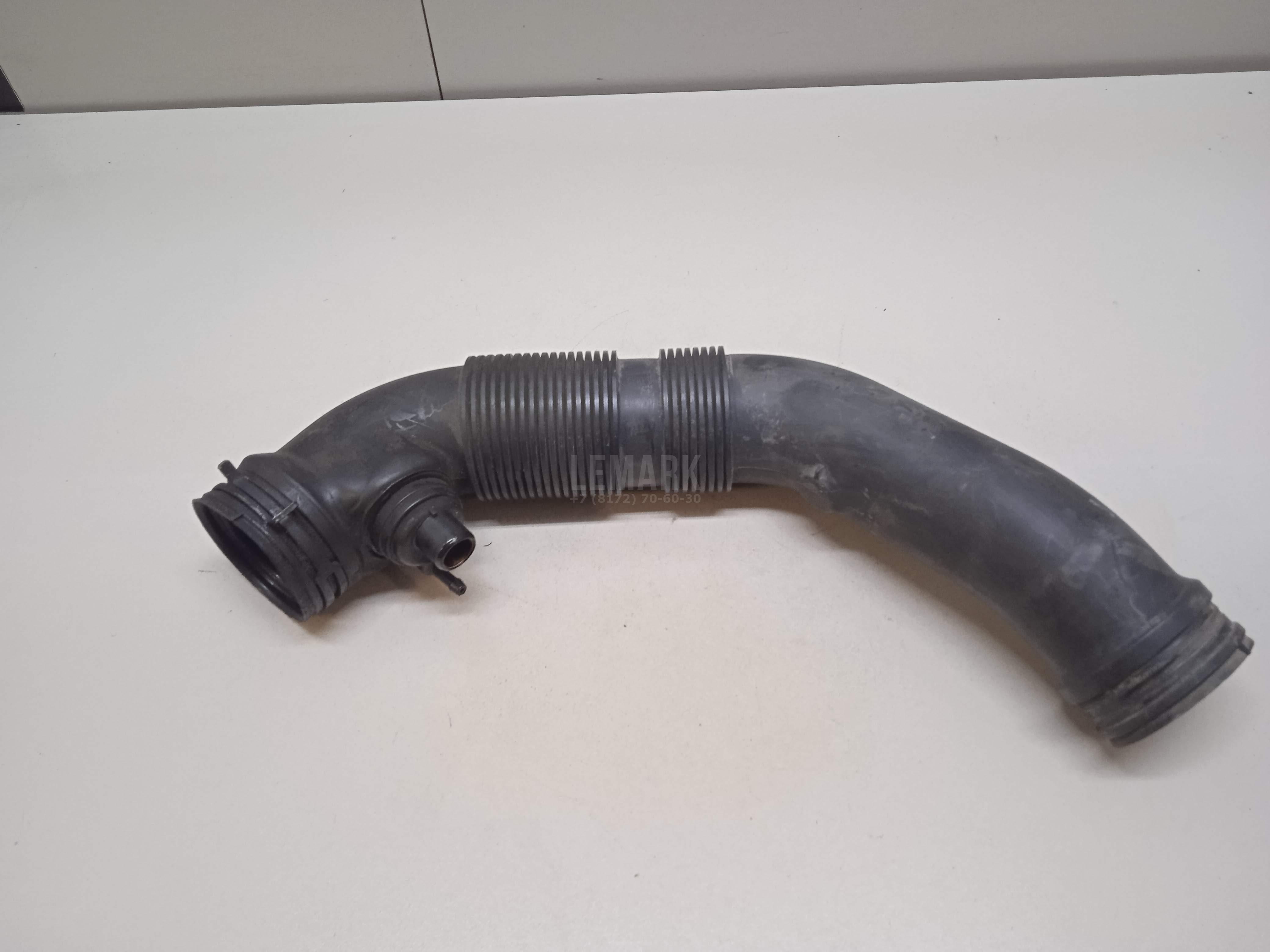 Патрубок воздушного фильтра 1K0129684AE VAG