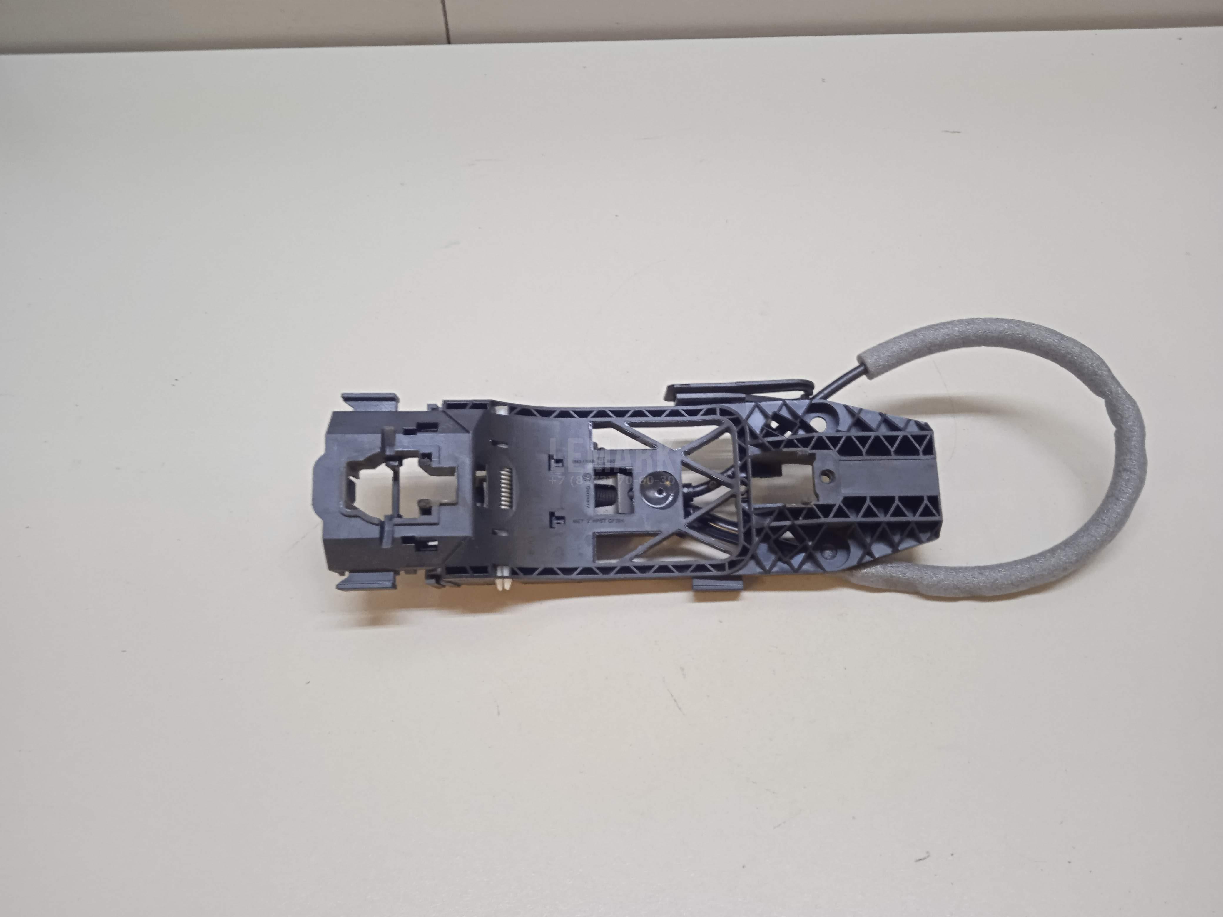 Кронштейн ручки для  Audi V8 1988-1994