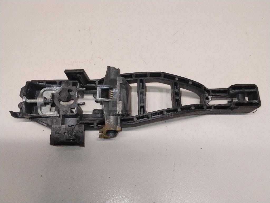 Кронштейн ручки 1480066 Ford