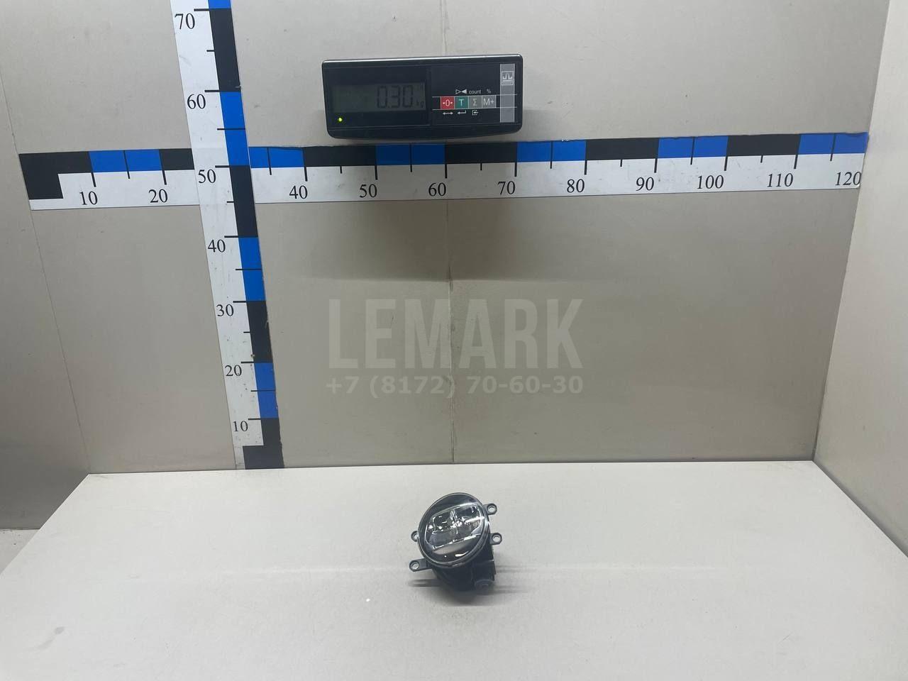 Фара противотуманная правая 8121048051 Toyota