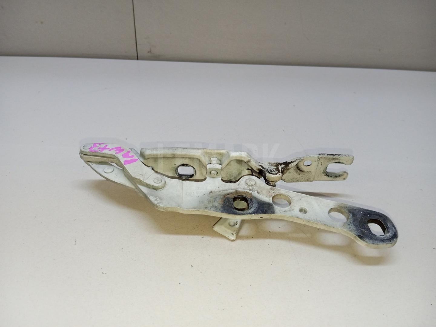 Петля капота правая для  BMW 3-serie E92/E93 2006-2012