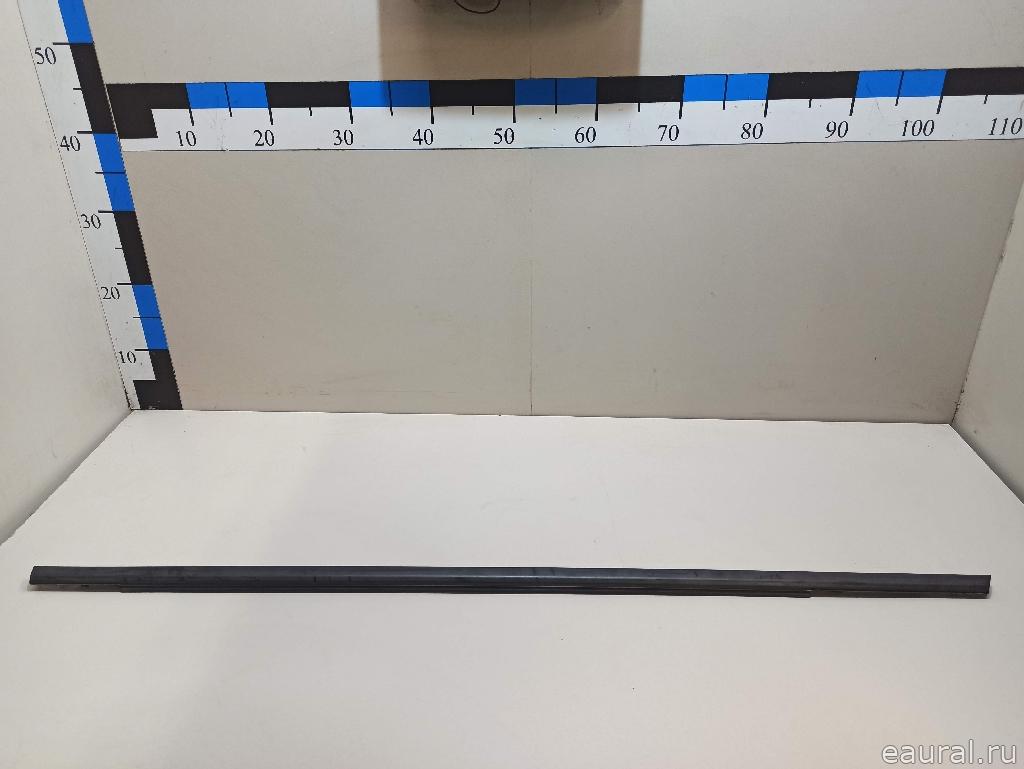Накладка стекла заднего правого