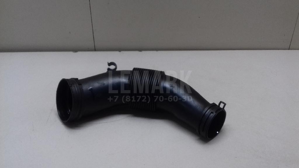 Патрубок воздушного фильтра 7P0129627B VAG