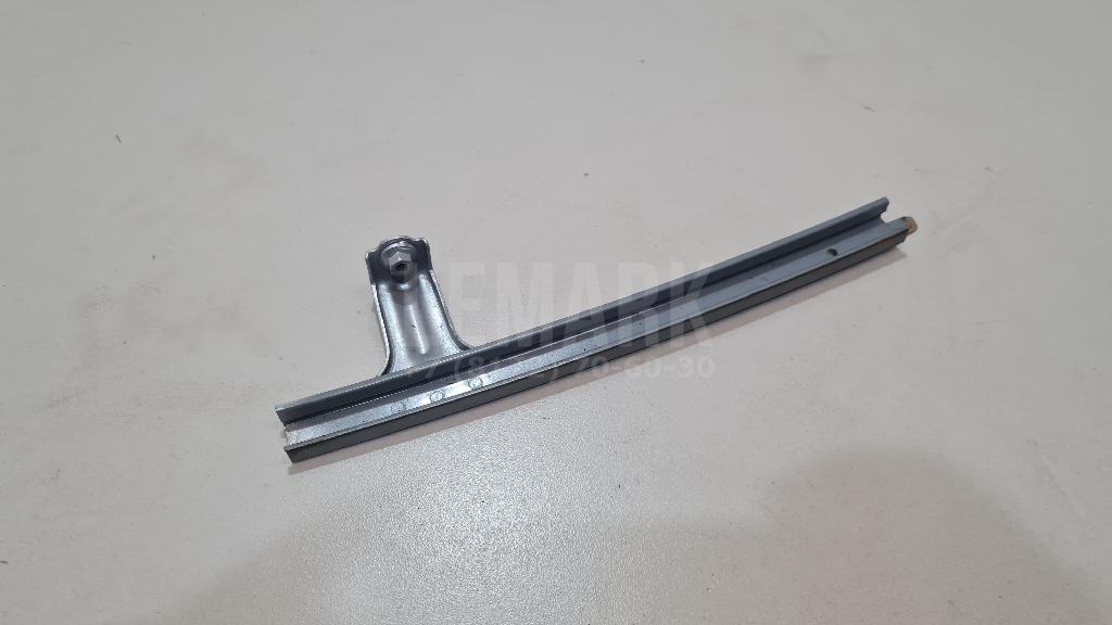 Направляющая стекла двери 6740442030 Toyota