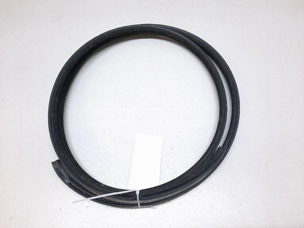 Уплотнитель (наружный) 1U6810958B VAG