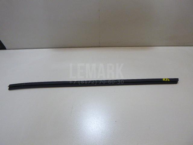 Уплотнитель стекла двери 822412P000 Hyundai-Kia