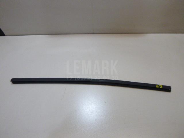 Уплотнитель стекла двери 832312P000 Hyundai-Kia