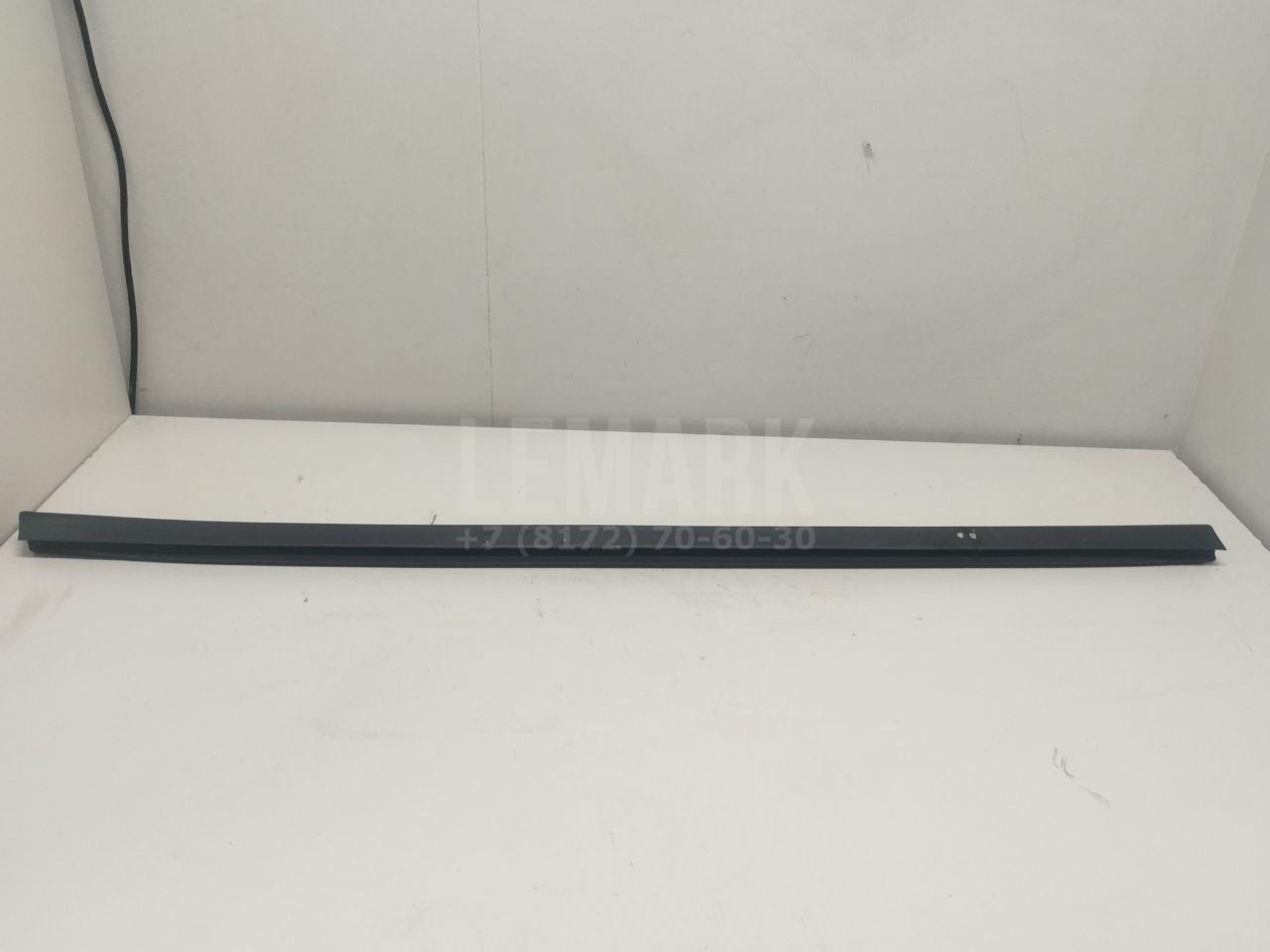 Уплотнитель двери 1486610 Ford