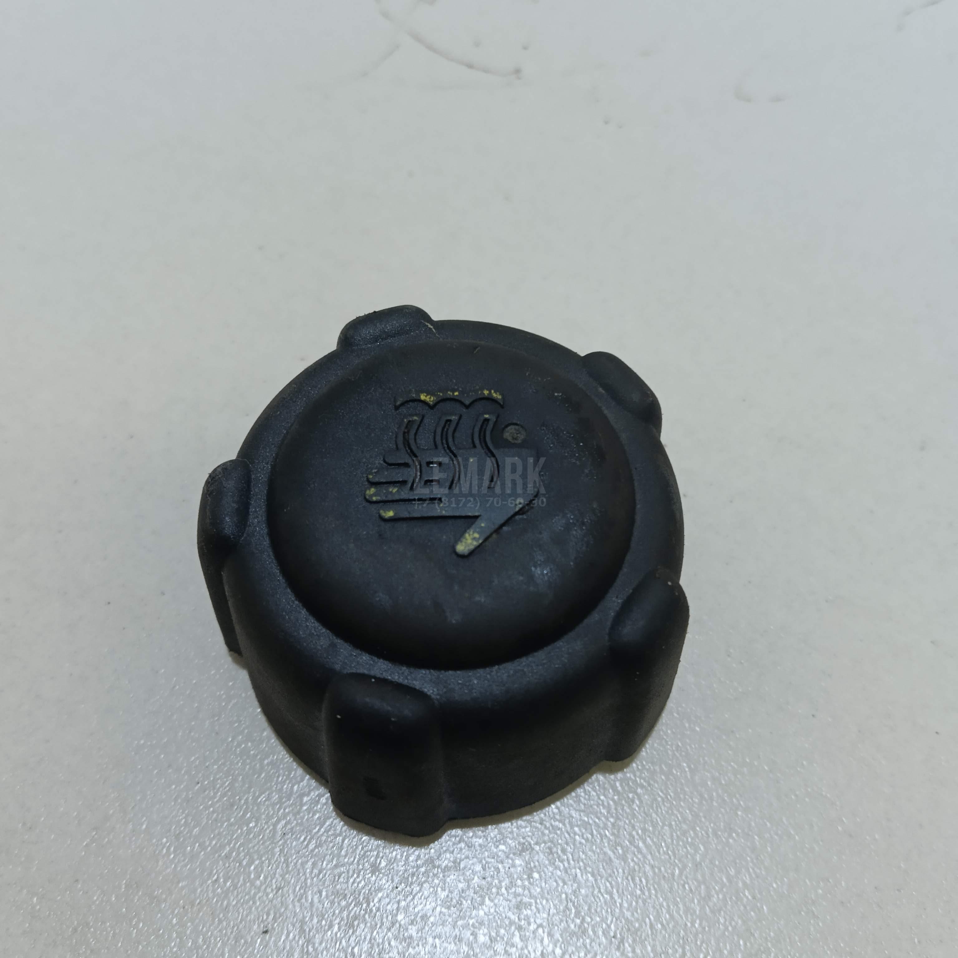 Крышка расширительного бачка 8200048024 Renault