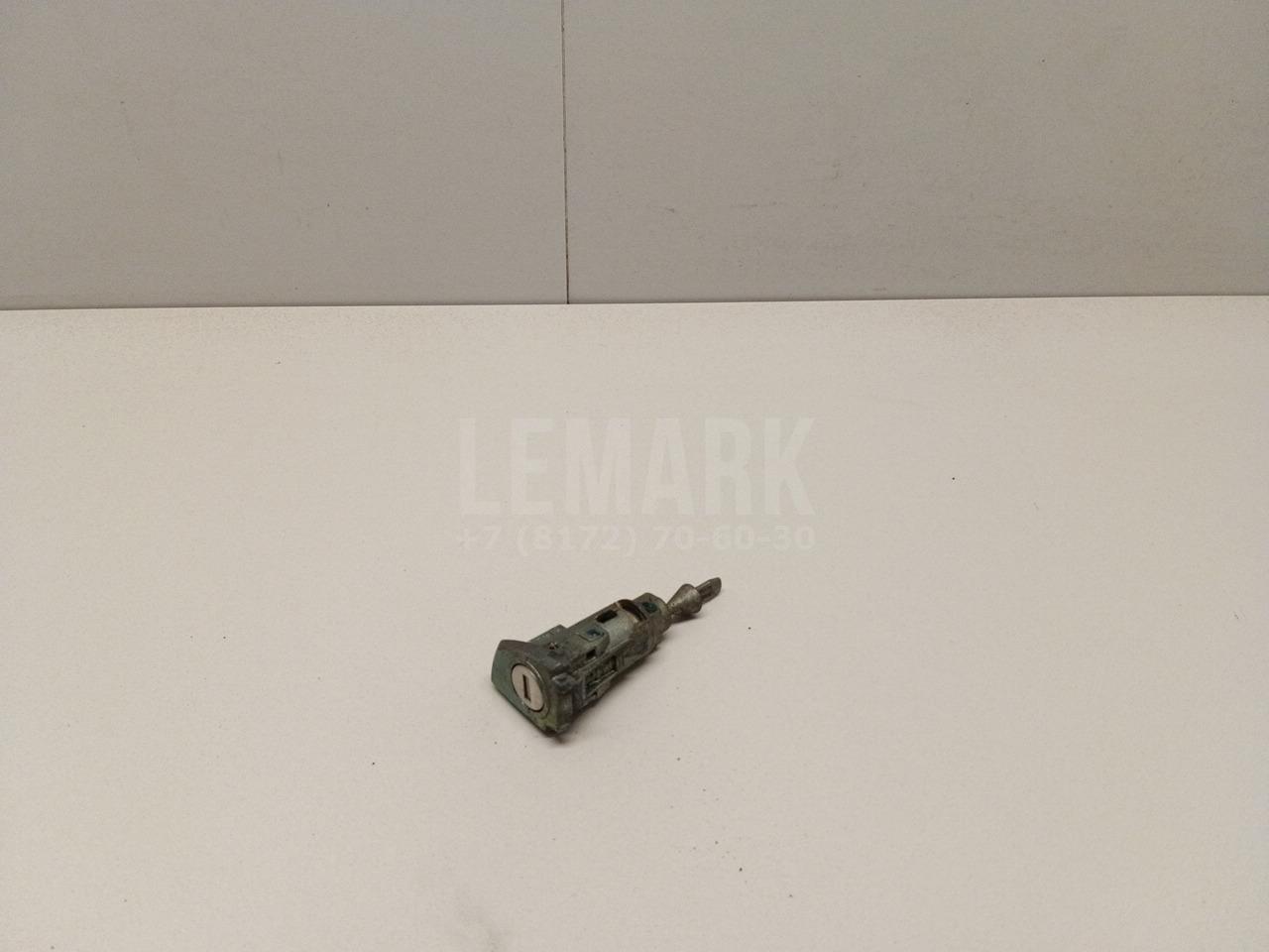 Вставка замка двери лев. 107837167CL VAG