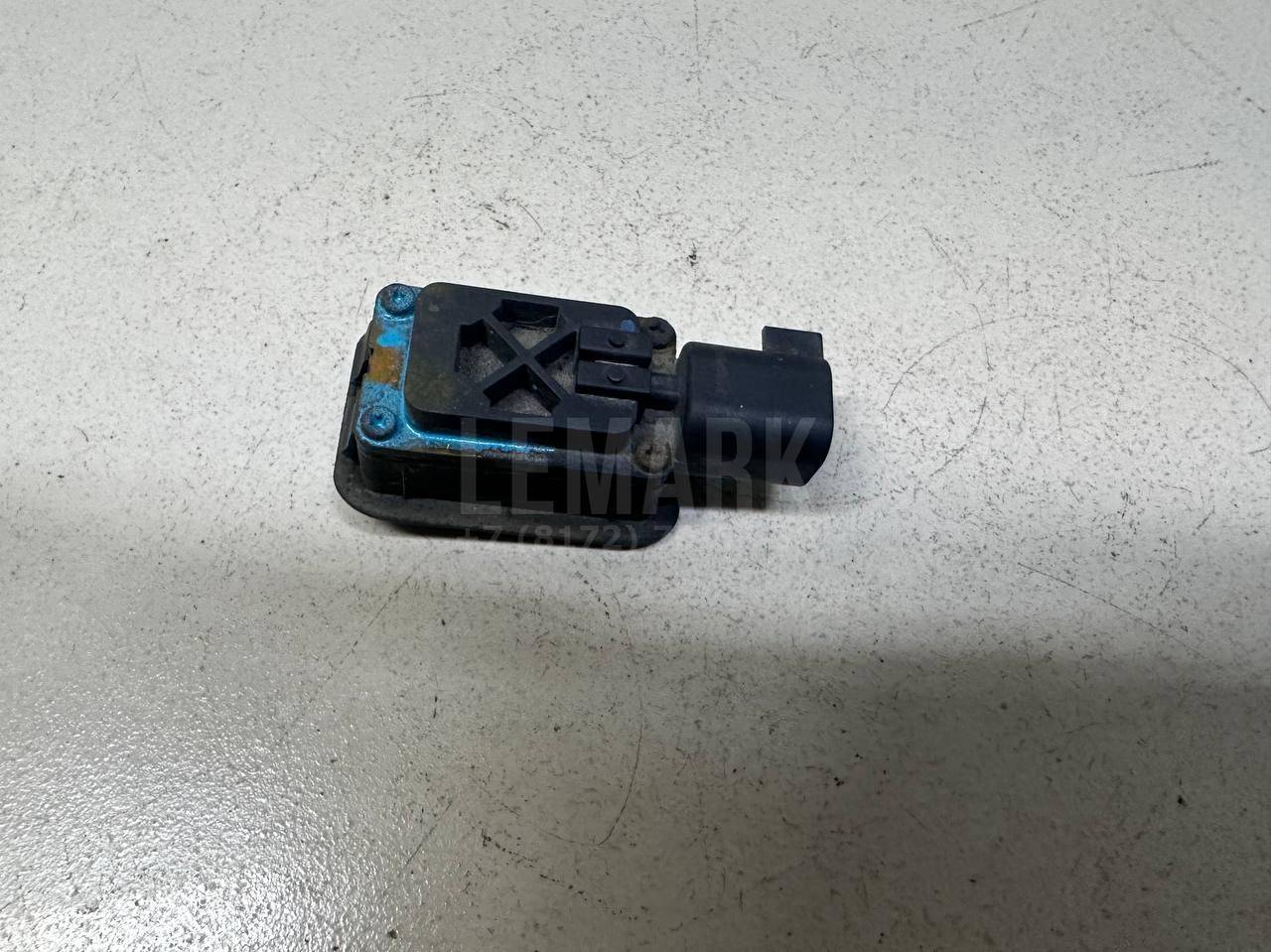 Кнопка открывания багажника 4122748 Ford