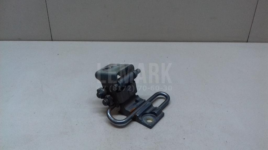 Петля двери задней правой нижняя 7L0833412 VAG