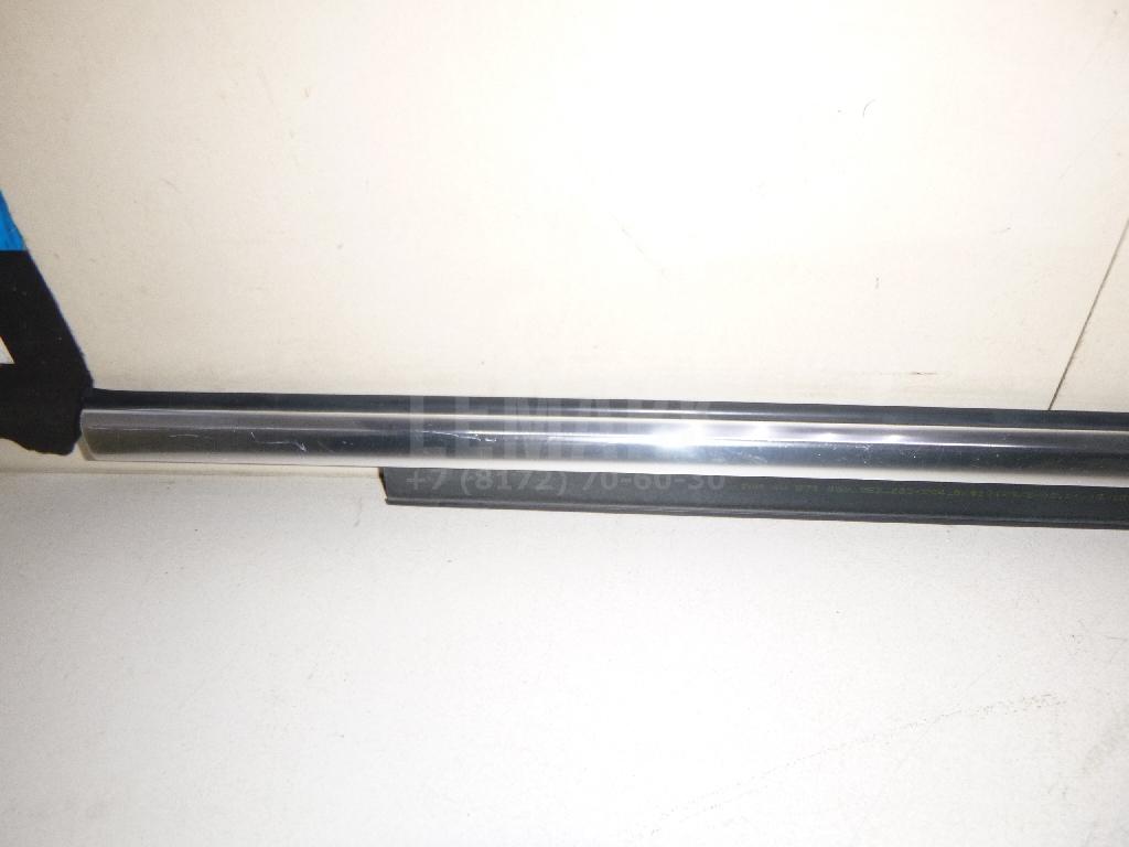 Накладка стекла переднего правого для  BMW X6 F16/F86 2014-2020