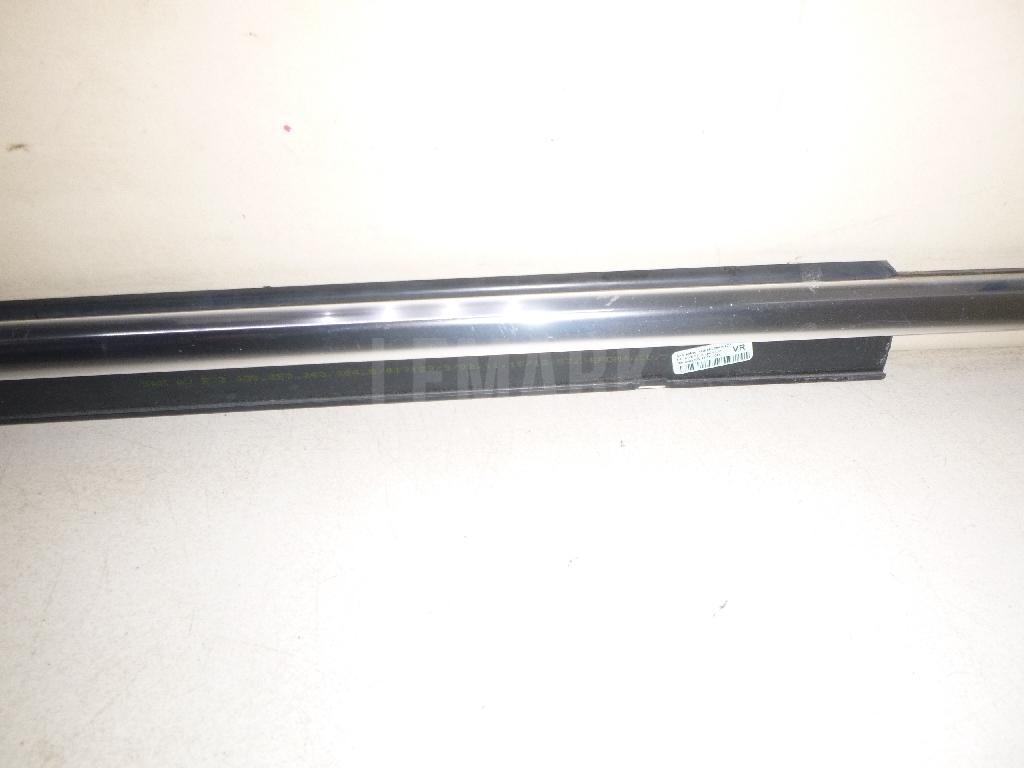 Накладка стекла переднего правого для  BMW X6 F16/F86 2014-2020