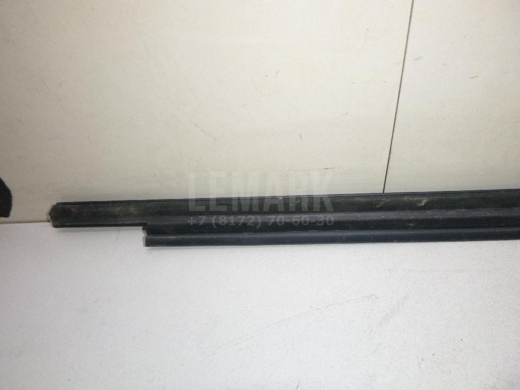 Накладка стекла заднего правого для  Audi V8 1988-1994