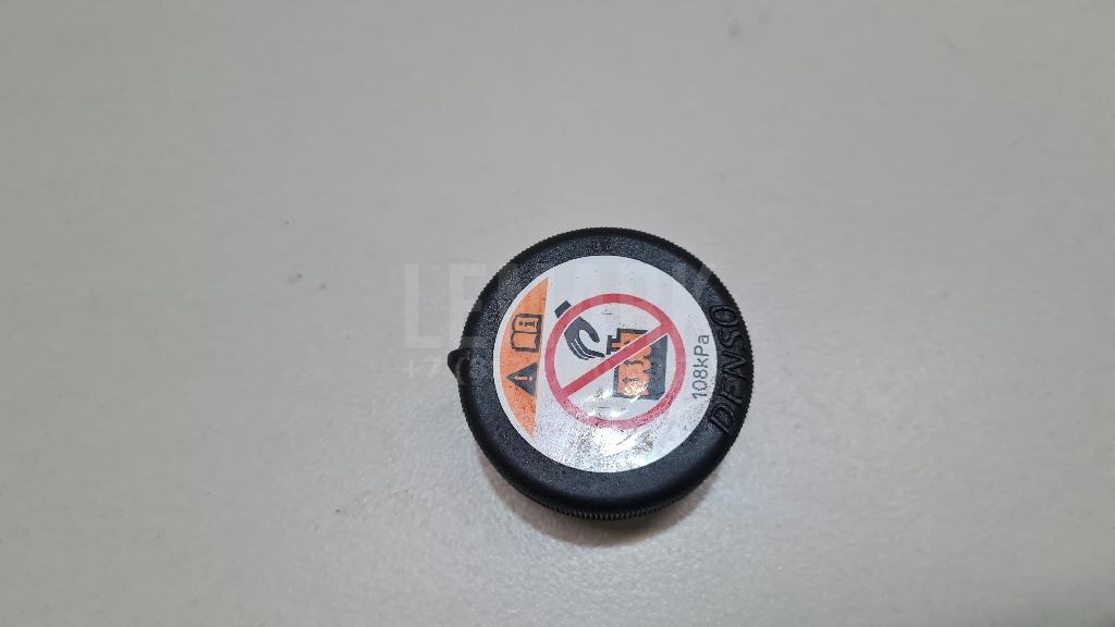Крышка расширительного бачка 1647528140 Toyota