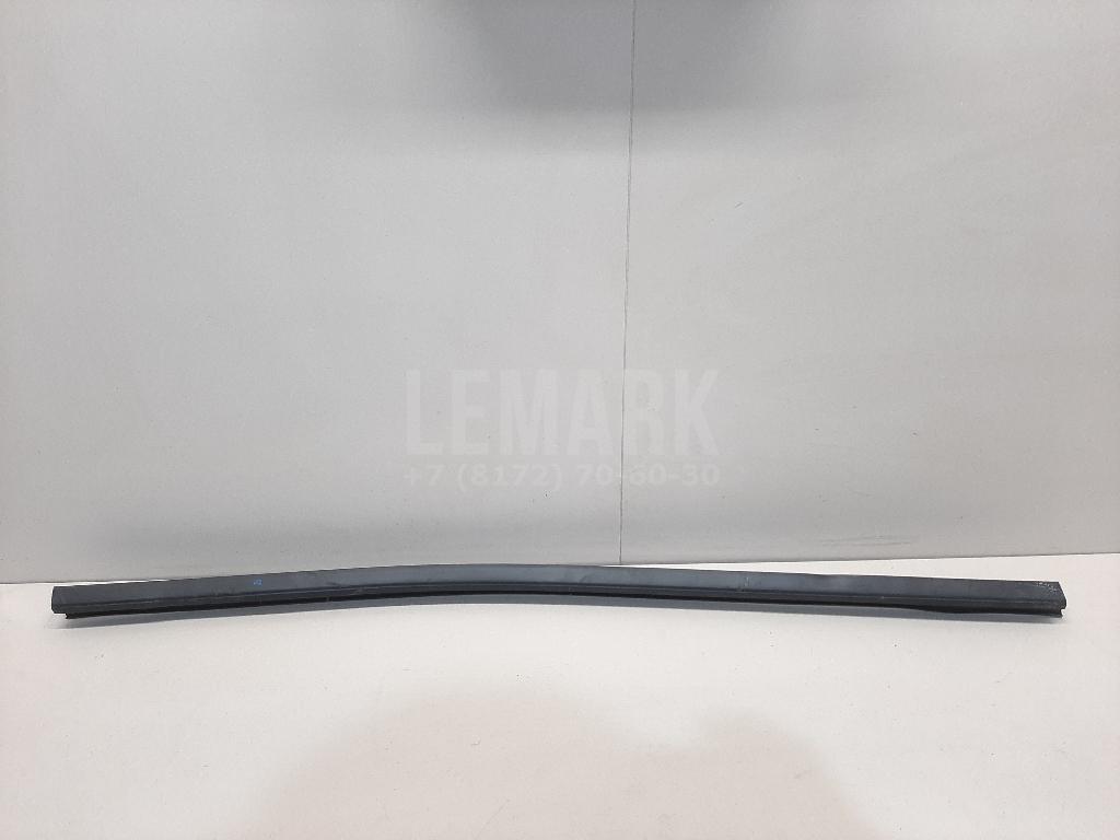 Накладка стекла переднего правого 1523453 Ford