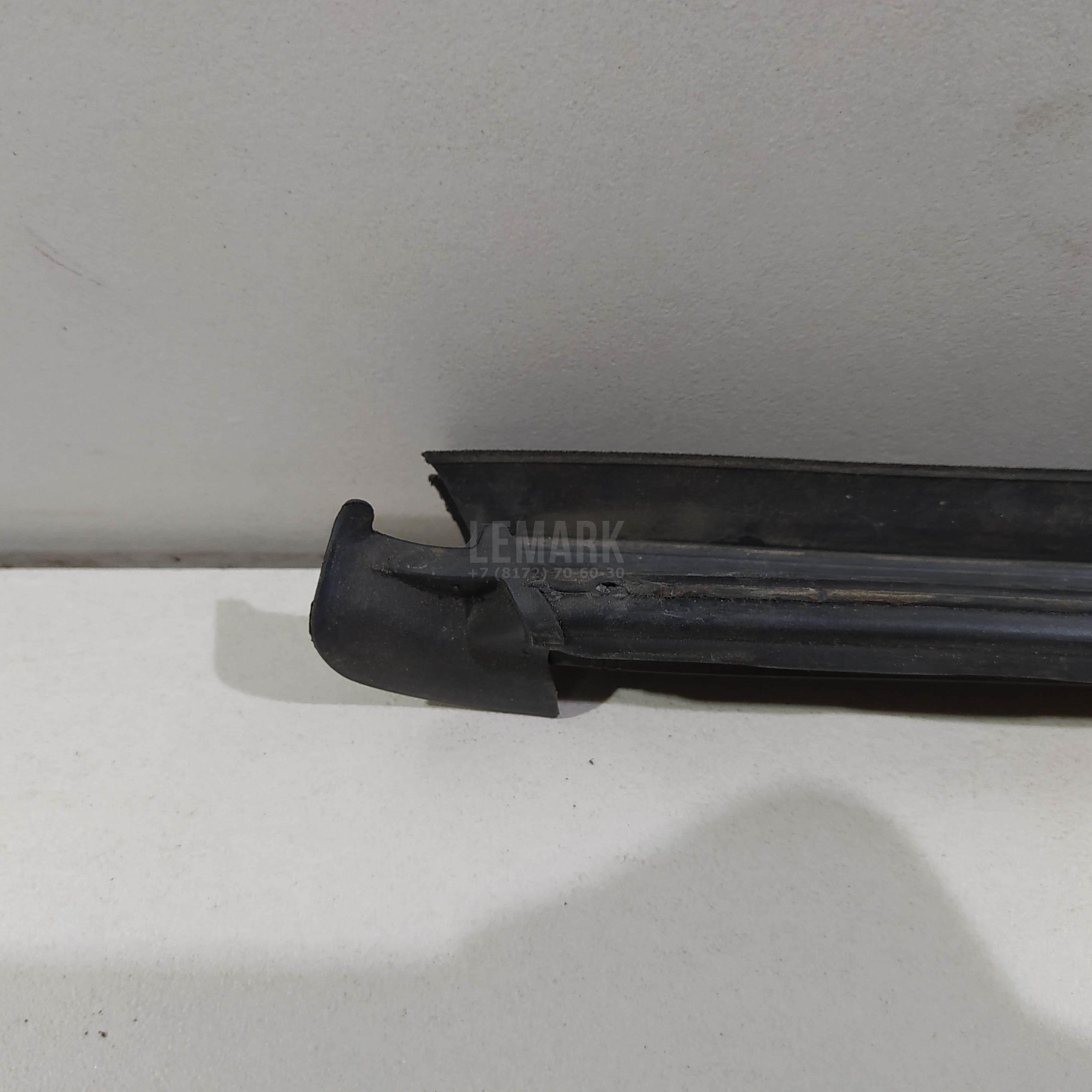 Накладка стекла заднего правого для  Astra HD 8 2005-2011