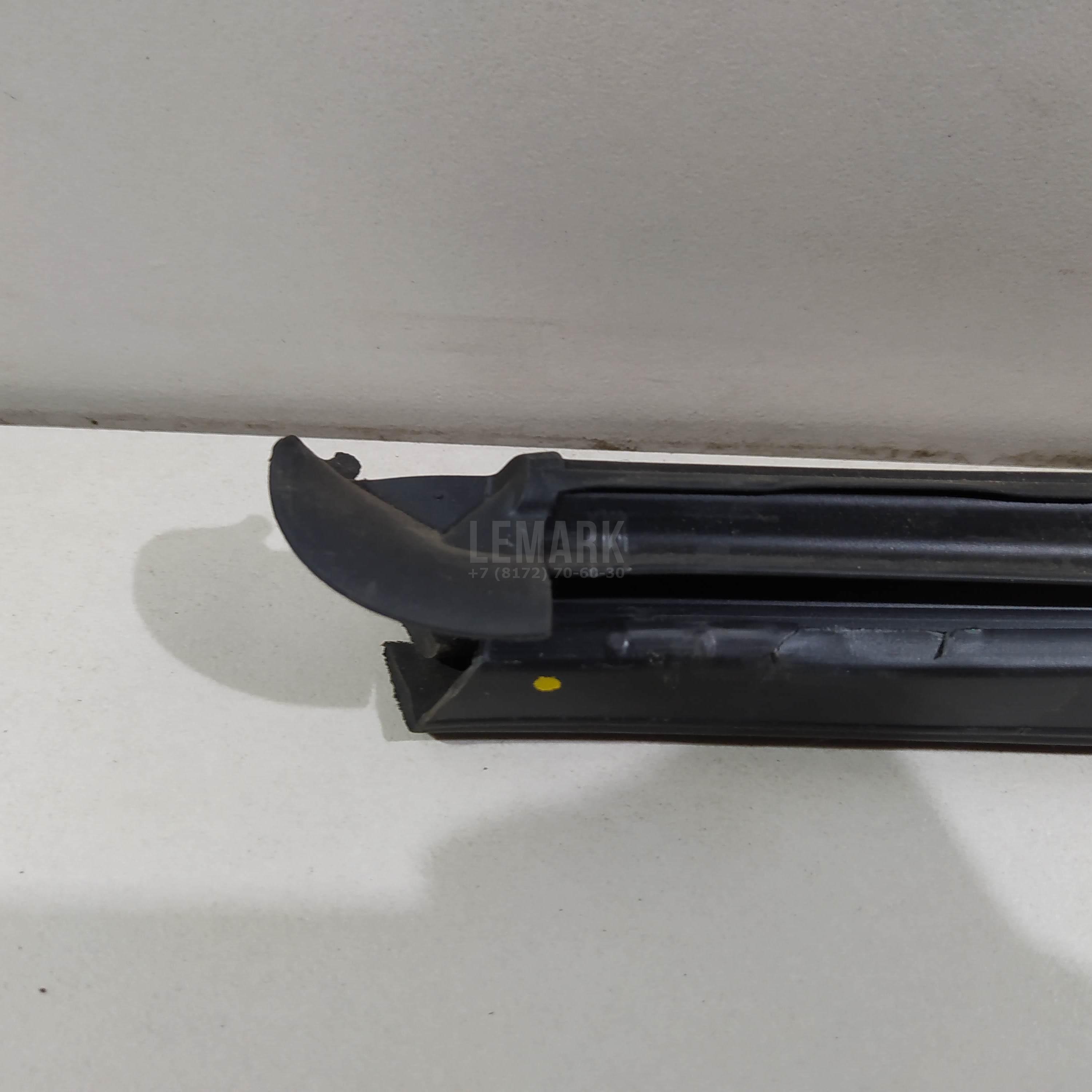 Накладка стекла заднего правого для  Astra HD 8 2005-2011