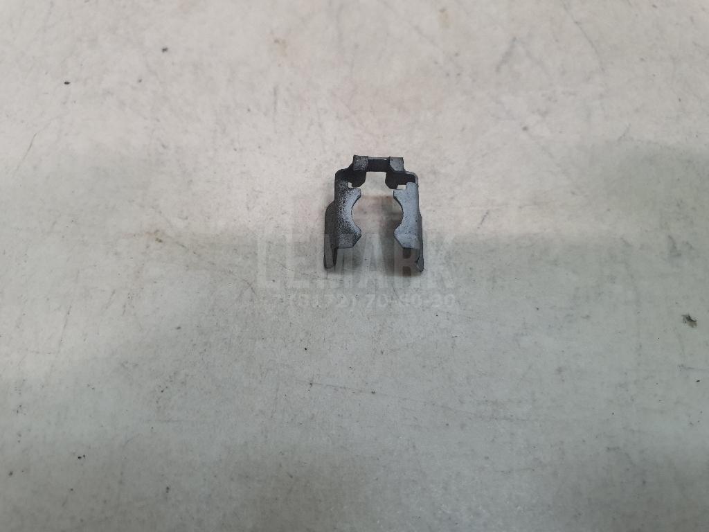 Кронштейн форсунки 175715L30A Nissan