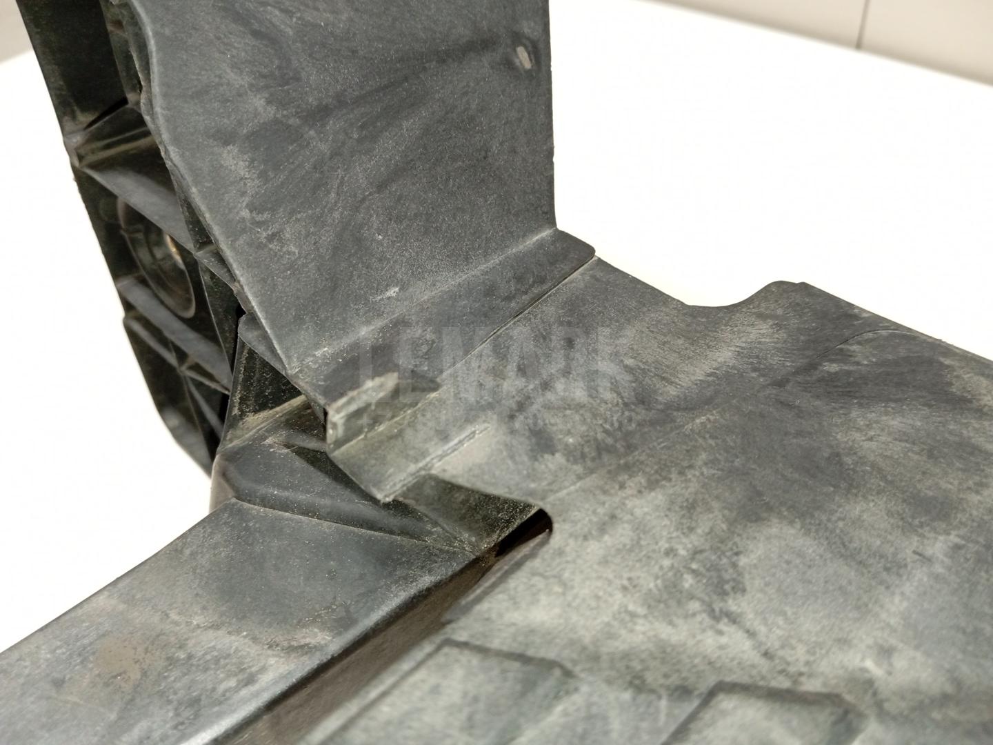 Кронштейн фар левый для  BMW 1-serie E82/E88 2007-2013