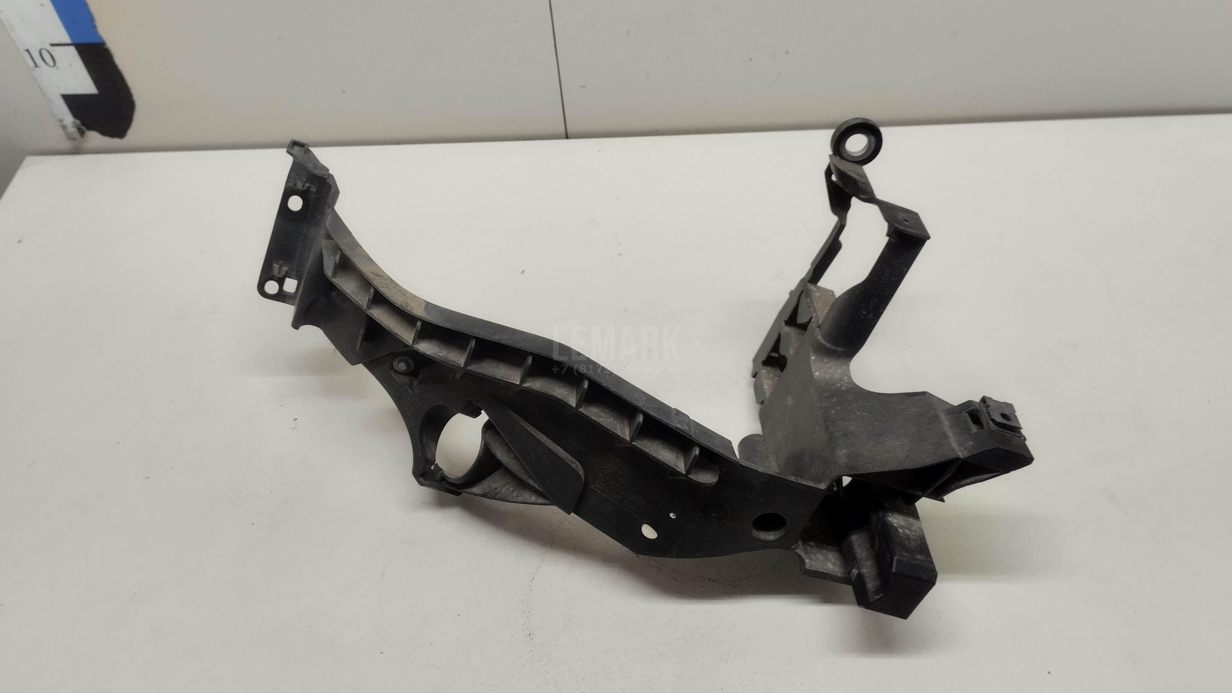 Кронштейн фар правый для  BMW 5-serie G30/G31/F90 2017-2023