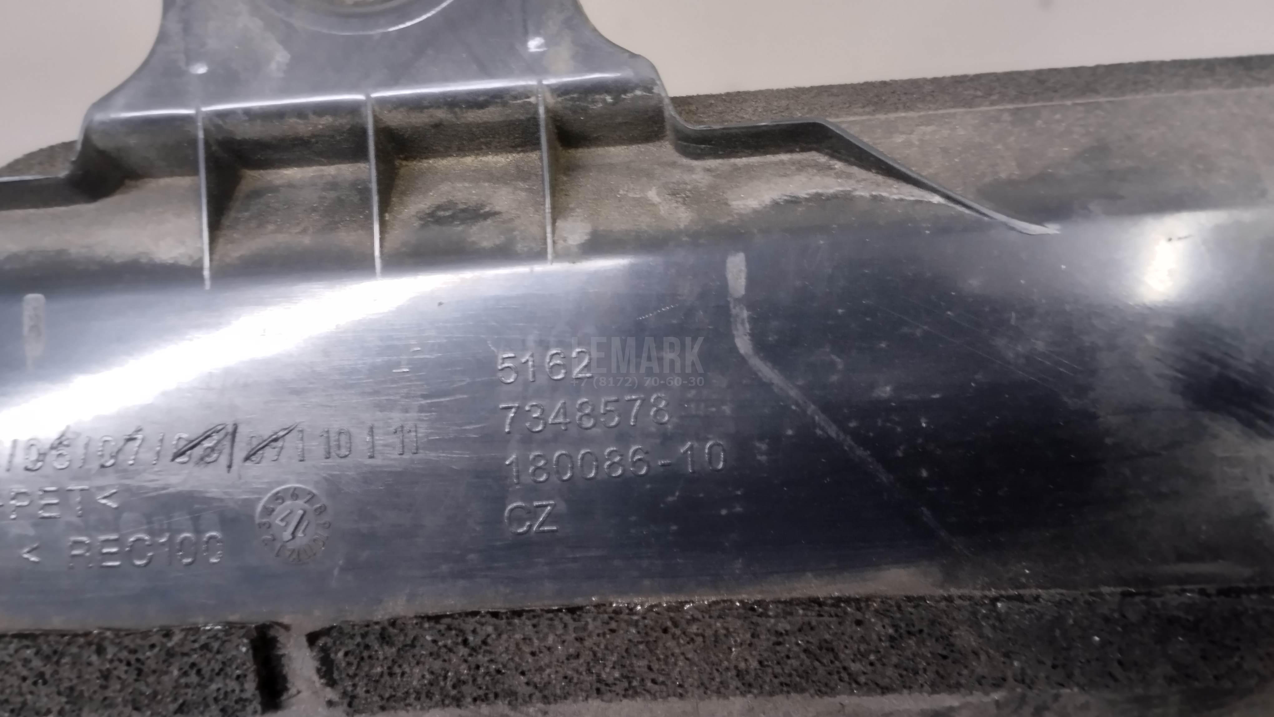 Накладка двери багажника для  Audi V8 1988-1994
