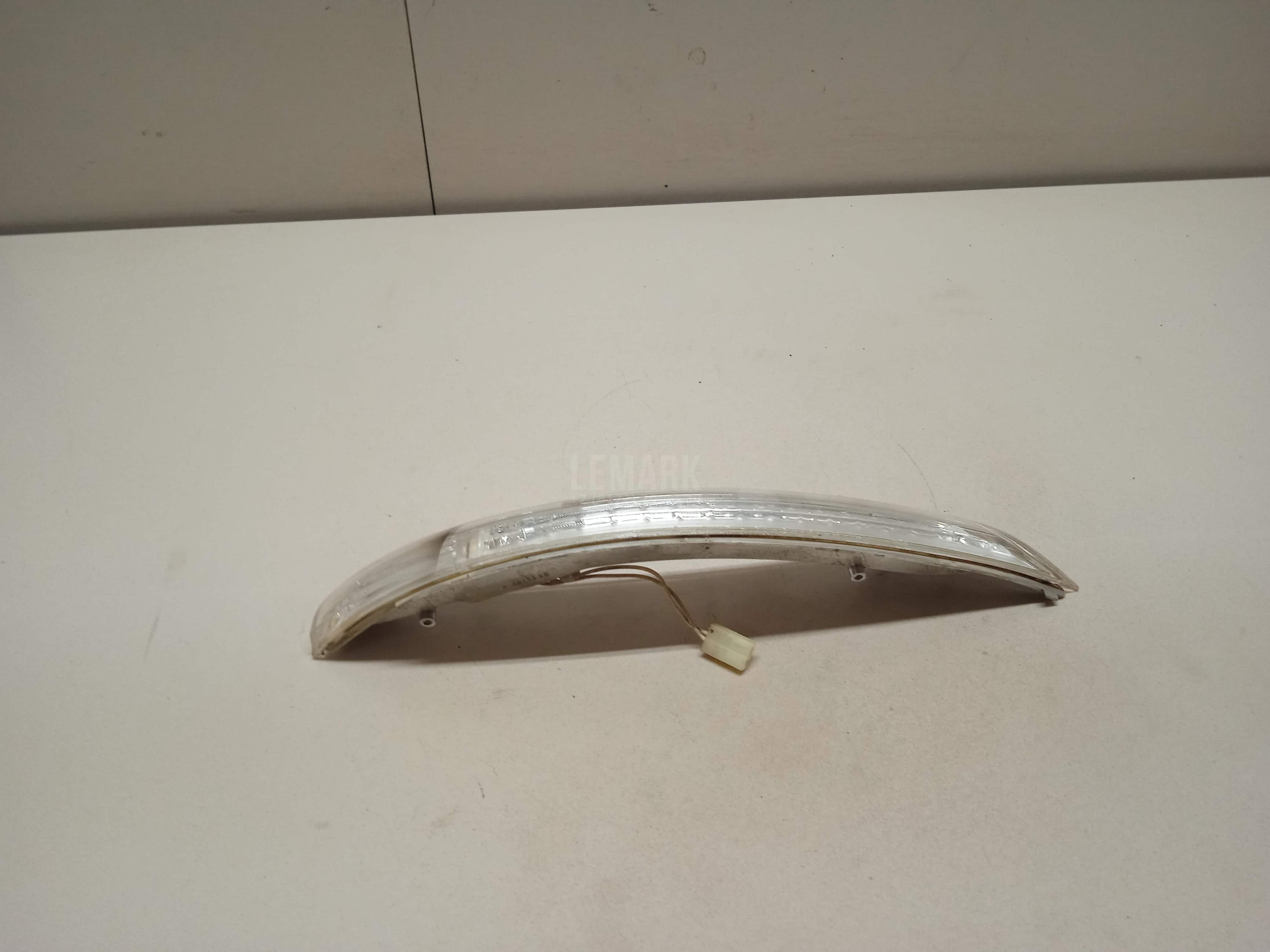 Повторитель в зеркало 7L6949101C VAG