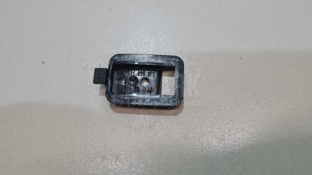 Кронштейн внутренней ручки 5J0868775 VAG