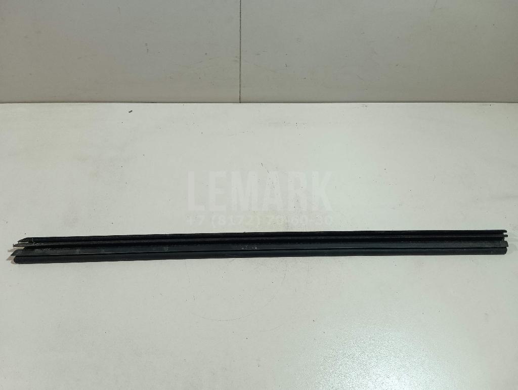 Накладка стекла переднего левого 5L0837479 VAG