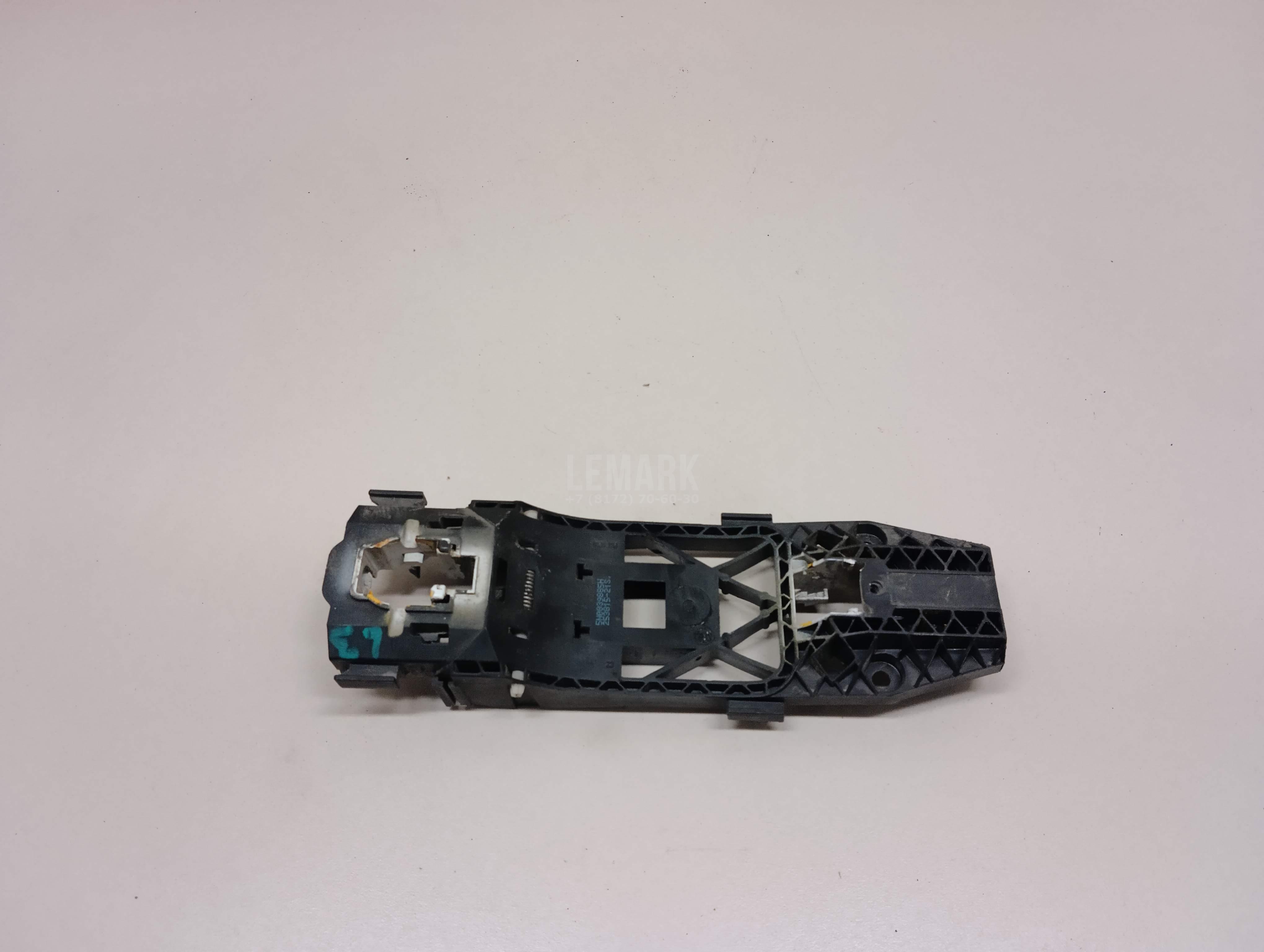 Кронштейн ручки 5N0839885H VAG