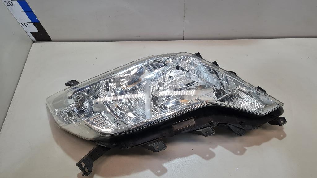 Фара правая 8113060G50 Toyota