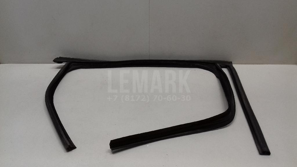 Уплотнитель стекла двери 1684963 Ford
